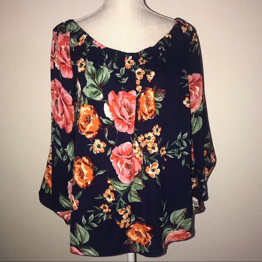Find me 1X plus blue floral rose flowy blouse